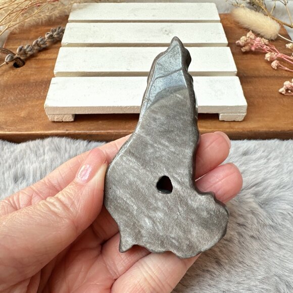 Beautiful Silver Sheen Obsidian Wolf Carving - Picture 5 of 6